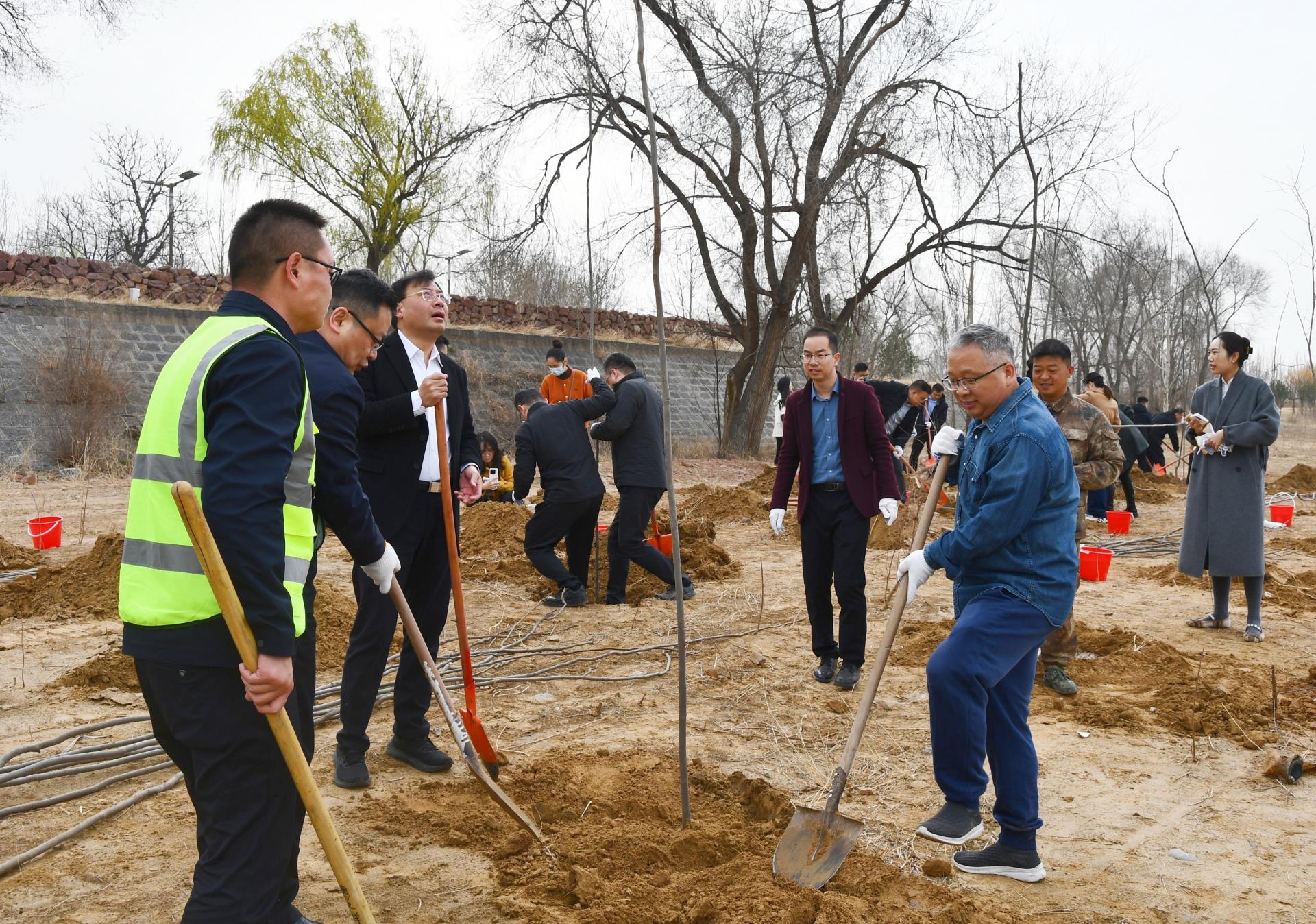 秦總_副本.jpg 秦總_副本.jpg