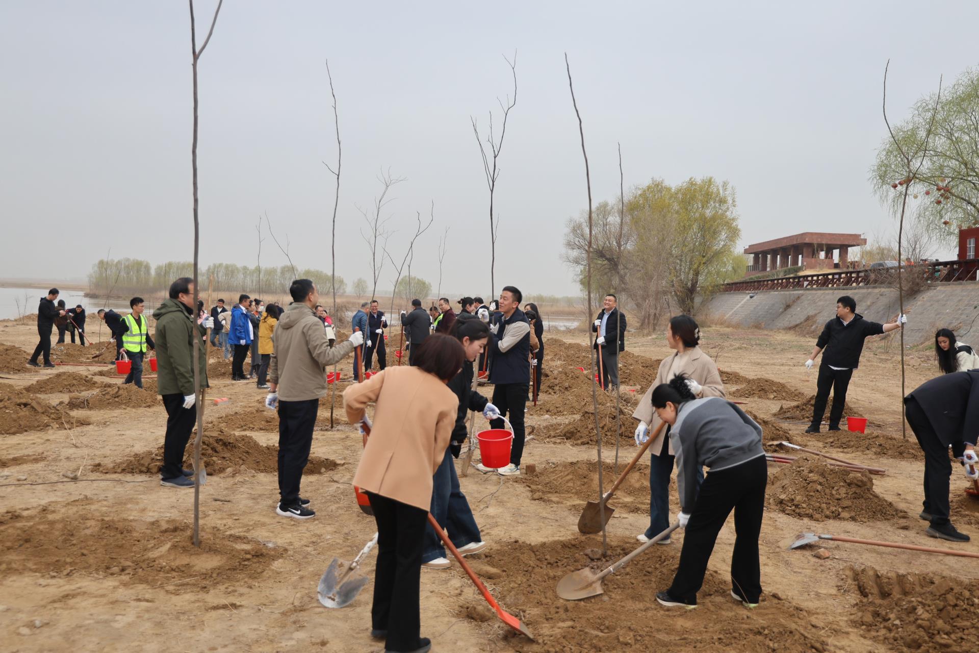 現場合影.jpg 現場合影.jpg