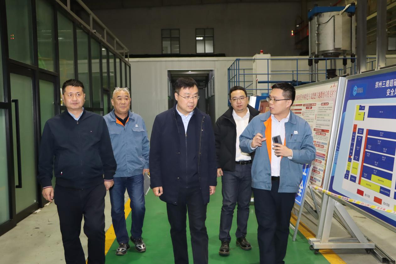 豫資控股集團黨委書記、董事長李明到國機金剛石(河南)有限公司開展項目調研1.png 豫資控股集團黨委書記、董事長李明到國機金剛石(河南)有限公司開展項目調研1.png